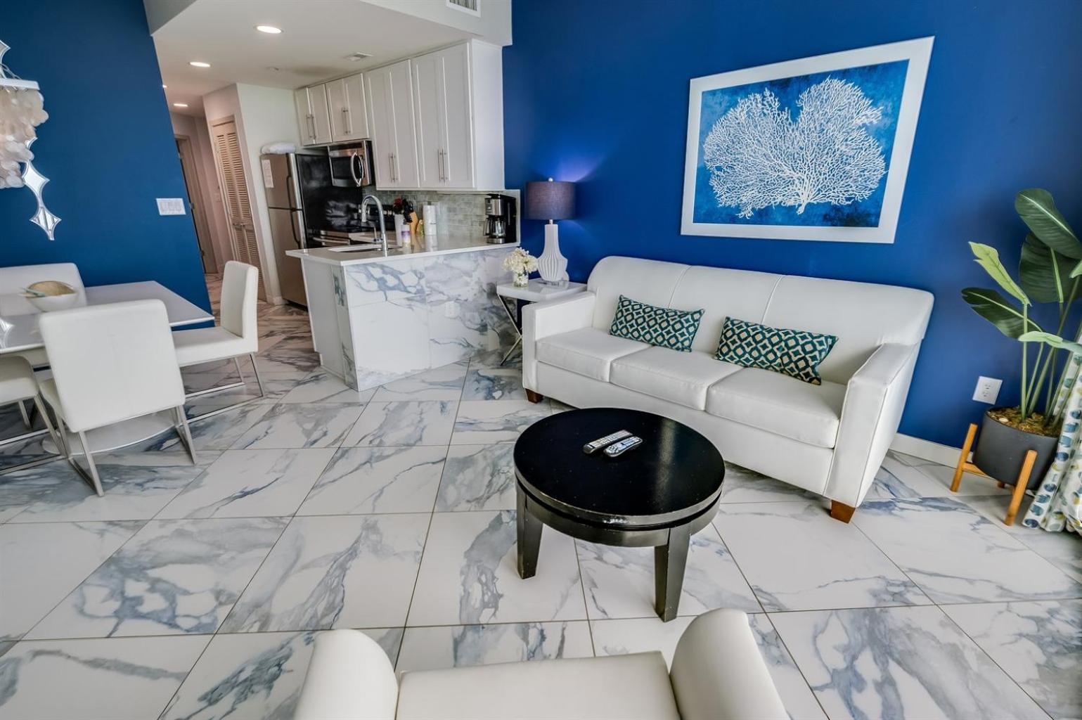 Hotel Access! 2-br W Balcony & Shared Pools